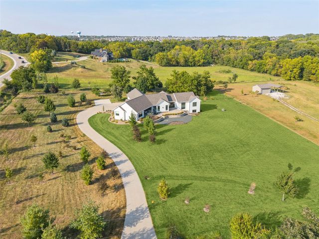 31275 Crosscreek Road, Waukee, IA 50263