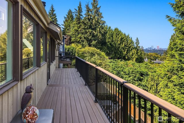 9360 Mercerwood Drive, Mercer Island, WA 98040