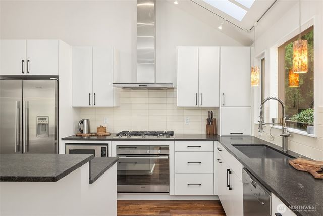 9360 Mercerwood Drive, Mercer Island, WA 98040