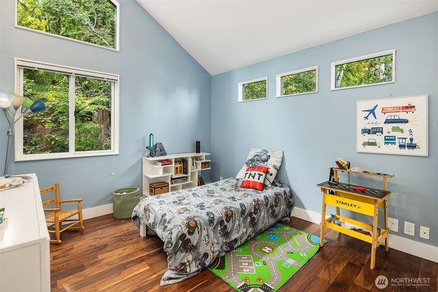 9360 Mercerwood Drive, Mercer Island, WA 98040