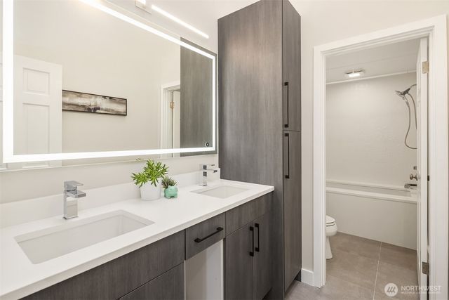 9360 Mercerwood Drive, Mercer Island, WA 98040