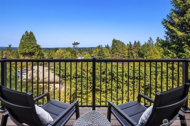 9360 Mercerwood Drive, Mercer Island, WA 98040