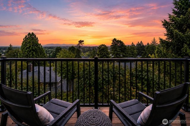 9360 Mercerwood Drive, Mercer Island, WA 98040