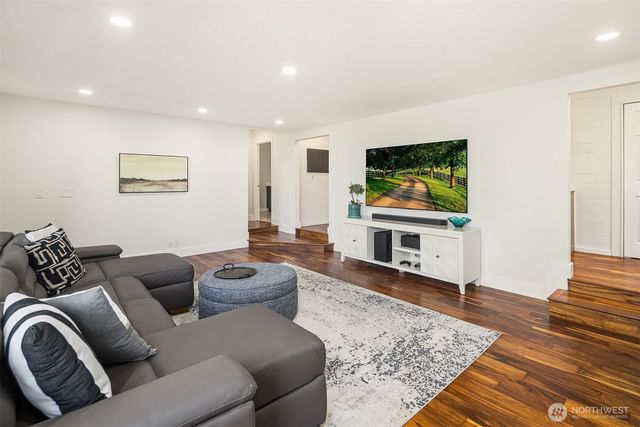 9360 Mercerwood Drive, Mercer Island, WA 98040
