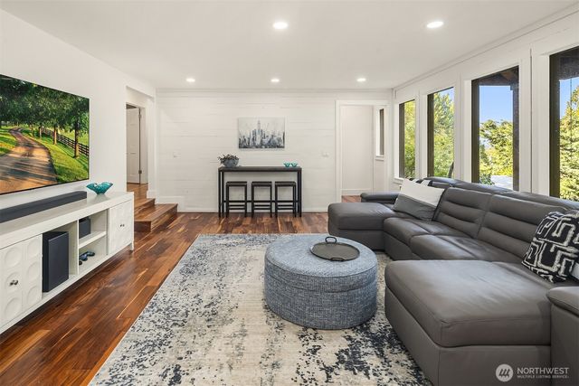 9360 Mercerwood Drive, Mercer Island, WA 98040