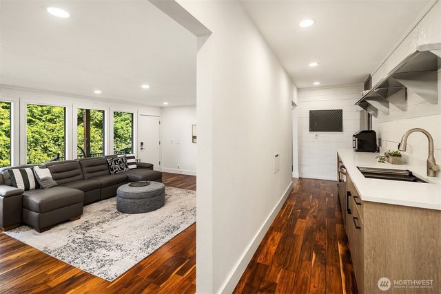 9360 Mercerwood Drive, Mercer Island, WA 98040