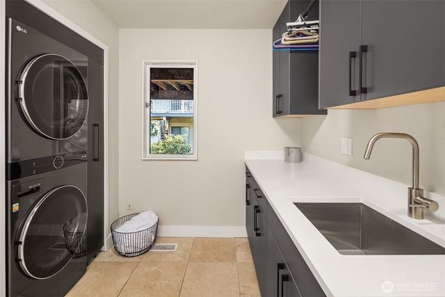 9360 Mercerwood Drive, Mercer Island, WA 98040