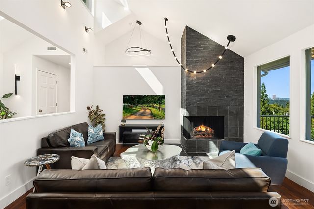 9360 Mercerwood Drive, Mercer Island, WA 98040