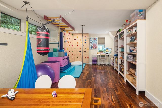 9360 Mercerwood Drive, Mercer Island, WA 98040