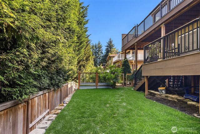 9360 Mercerwood Drive, Mercer Island, WA 98040
