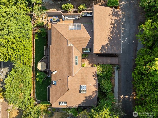 9360 Mercerwood Drive, Mercer Island, WA 98040