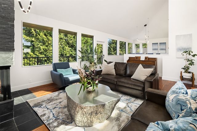9360 Mercerwood Drive, Mercer Island, WA 98040