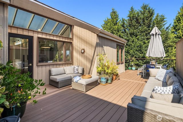9360 Mercerwood Drive, Mercer Island, WA 98040