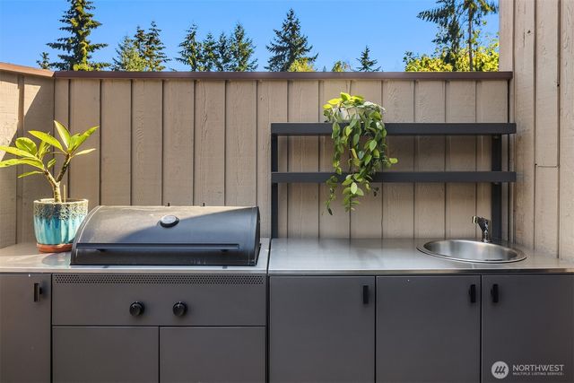9360 Mercerwood Drive, Mercer Island, WA 98040