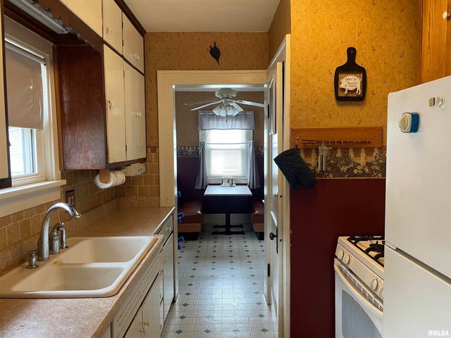 1614 NE MONROE Street, Peoria, IL 61603