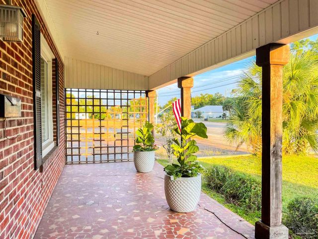 1618 W Garden St, Pensacola, FL 32502