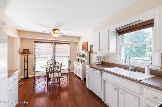 7705 Commonwealth Dr, Crestwood, KY 40014