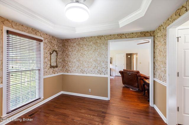 7705 Commonwealth Dr, Crestwood, KY 40014