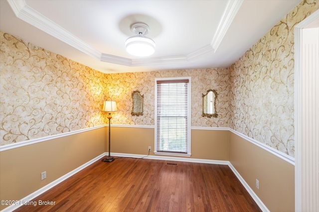 7705 Commonwealth Dr, Crestwood, KY 40014