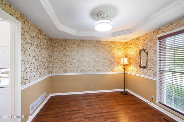 7705 Commonwealth Dr, Crestwood, KY 40014