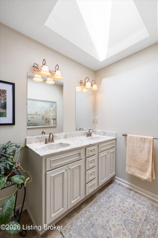 7705 Commonwealth Dr, Crestwood, KY 40014