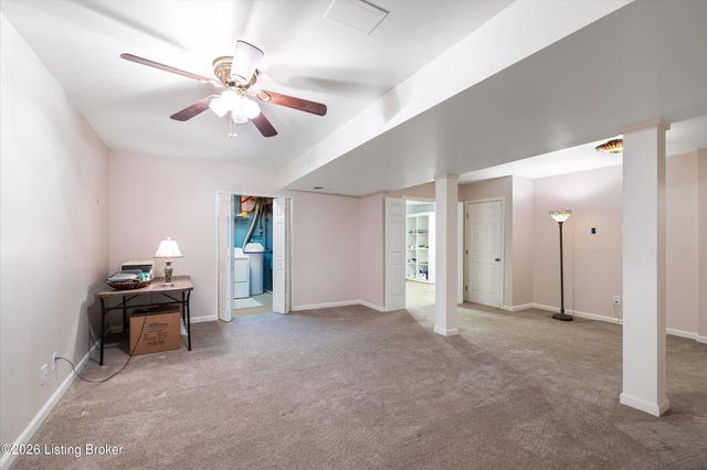 7705 Commonwealth Dr, Crestwood, KY 40014