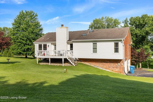 7705 Commonwealth Dr, Crestwood, KY 40014