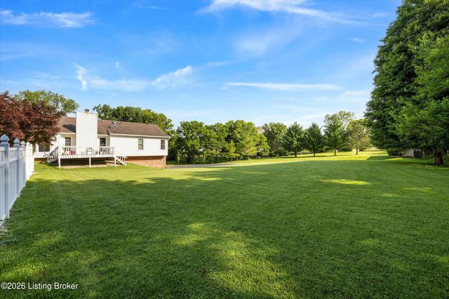 7705 Commonwealth Dr, Crestwood, KY 40014