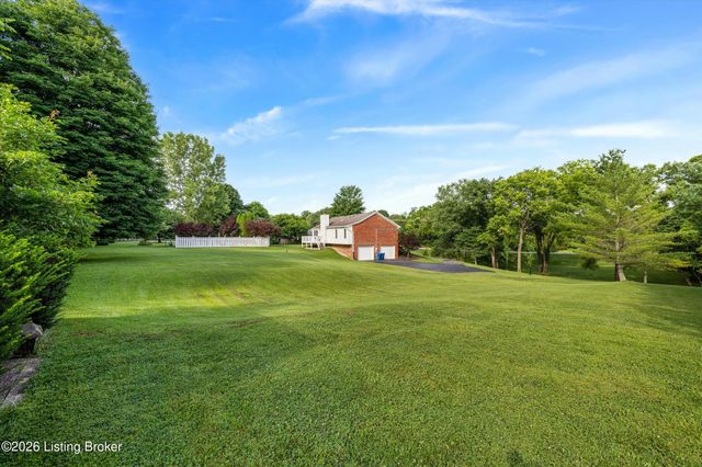 7705 Commonwealth Dr, Crestwood, KY 40014