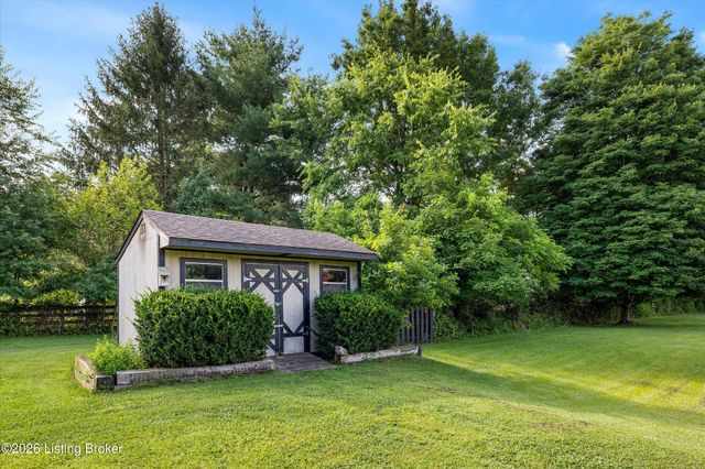 7705 Commonwealth Dr, Crestwood, KY 40014