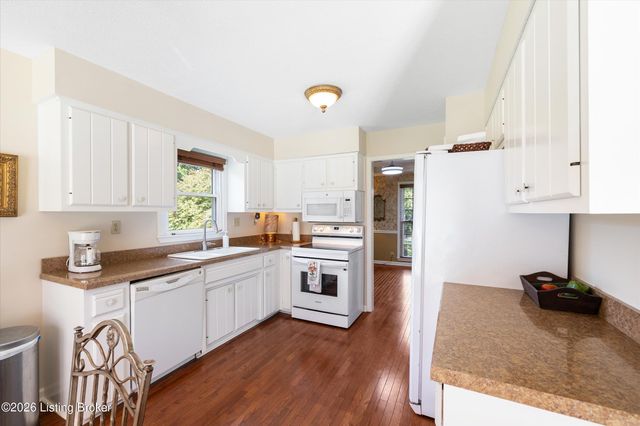 7705 Commonwealth Dr, Crestwood, KY 40014