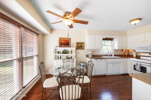 7705 Commonwealth Dr, Crestwood, KY 40014