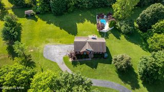 7705 Commonwealth Dr, Crestwood, KY 40014