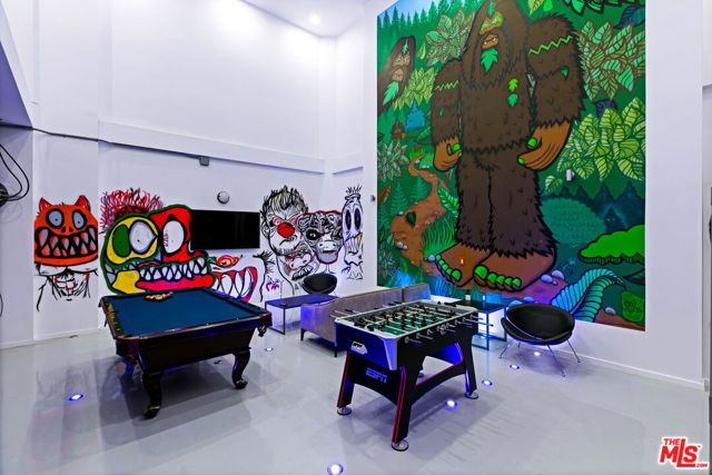 2738 Rinconia Drive, Los Angeles, CA 90068