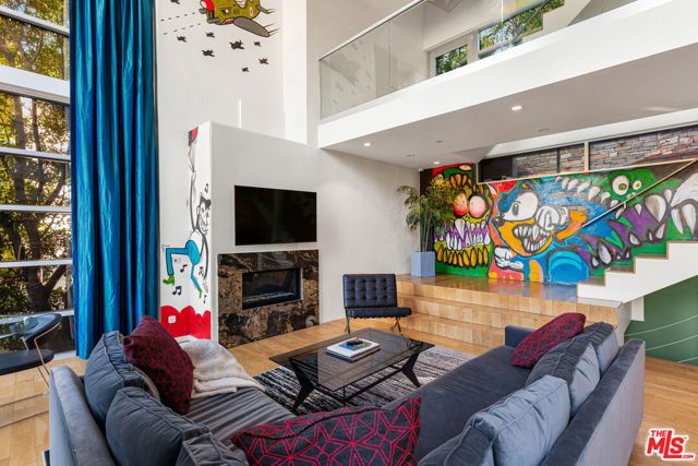 2738 Rinconia Drive, Los Angeles, CA 90068