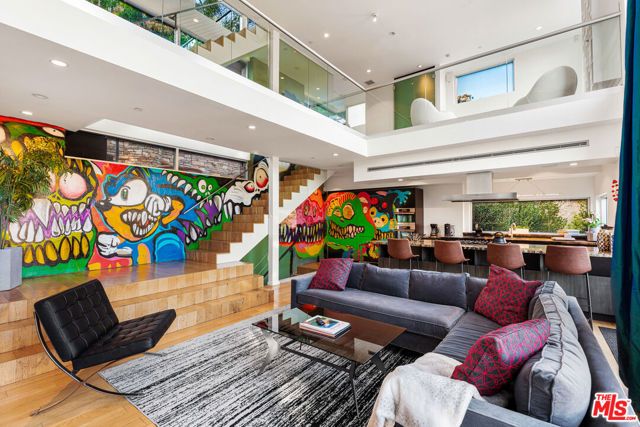 2738 Rinconia Drive, Los Angeles, CA 90068