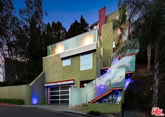 2738 Rinconia Drive, Los Angeles, CA 90068