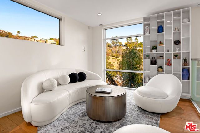 2738 Rinconia Drive, Los Angeles, CA 90068