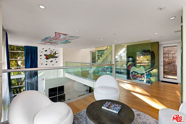 2738 Rinconia Drive, Los Angeles, CA 90068