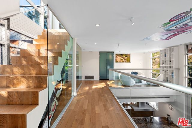 2738 Rinconia Drive, Los Angeles, CA 90068