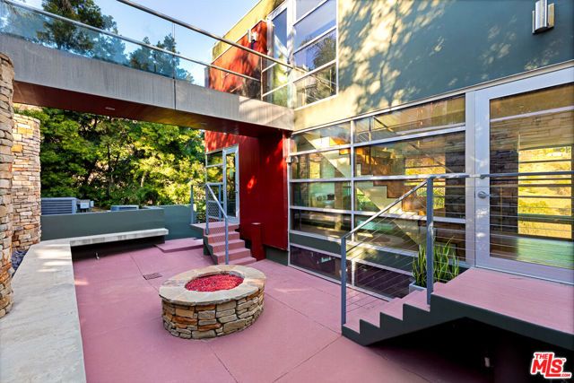 2738 Rinconia Drive, Los Angeles, CA 90068