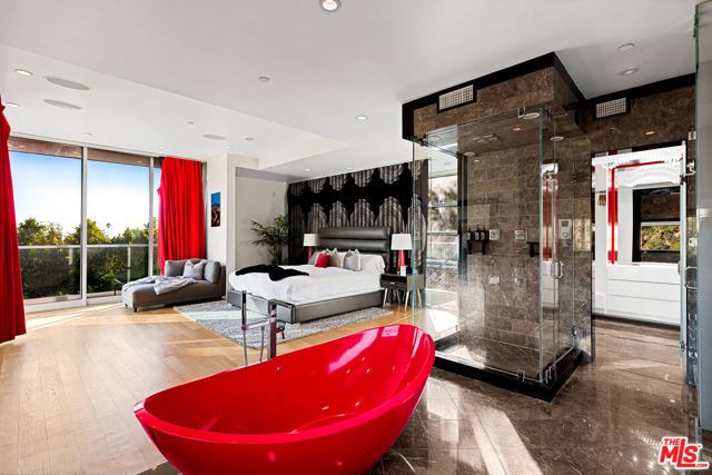 2738 Rinconia Drive, Los Angeles, CA 90068