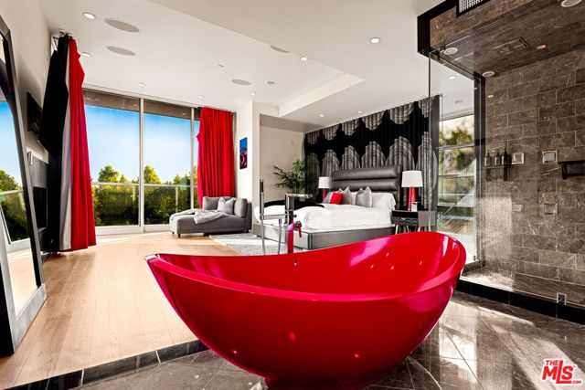 2738 Rinconia Drive, Los Angeles, CA 90068