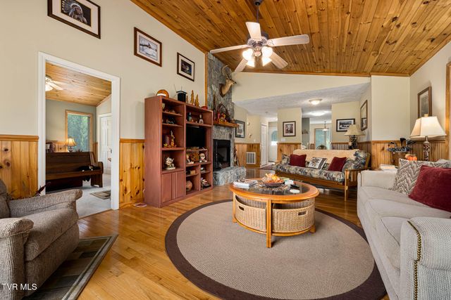340 & 338 Red Tail Mountain Drive, Mountain City, TN 37683