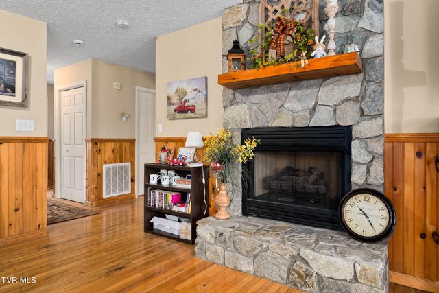 340 & 338 Red Tail Mountain Drive, Mountain City, TN 37683
