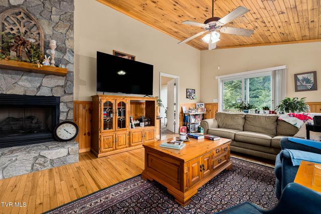 340 & 338 Red Tail Mountain Drive, Mountain City, TN 37683