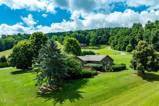 340 & 338 Red Tail Mountain Drive, Mountain City, TN 37683