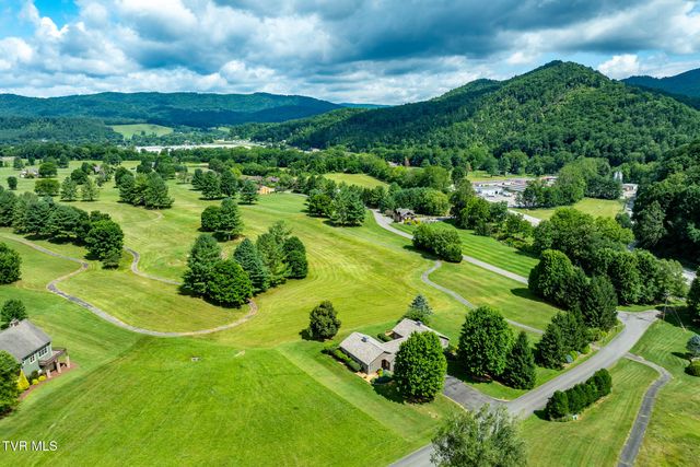 340 & 338 Red Tail Mountain Drive, Mountain City, TN 37683