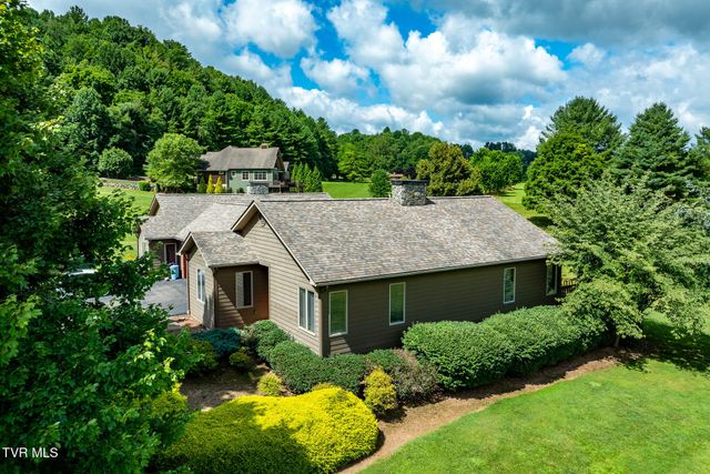 340 & 338 Red Tail Mountain Drive, Mountain City, TN 37683