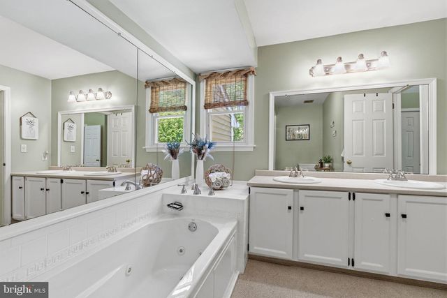 1586 BUD LN, Yardley, PA 19067